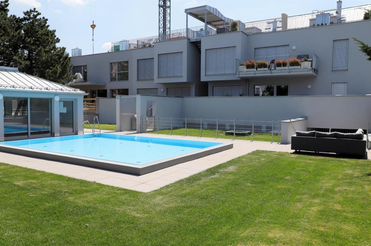 Yellow Flower Apartment With Pool - 5 Min To Lake 비엔나 외부 사진