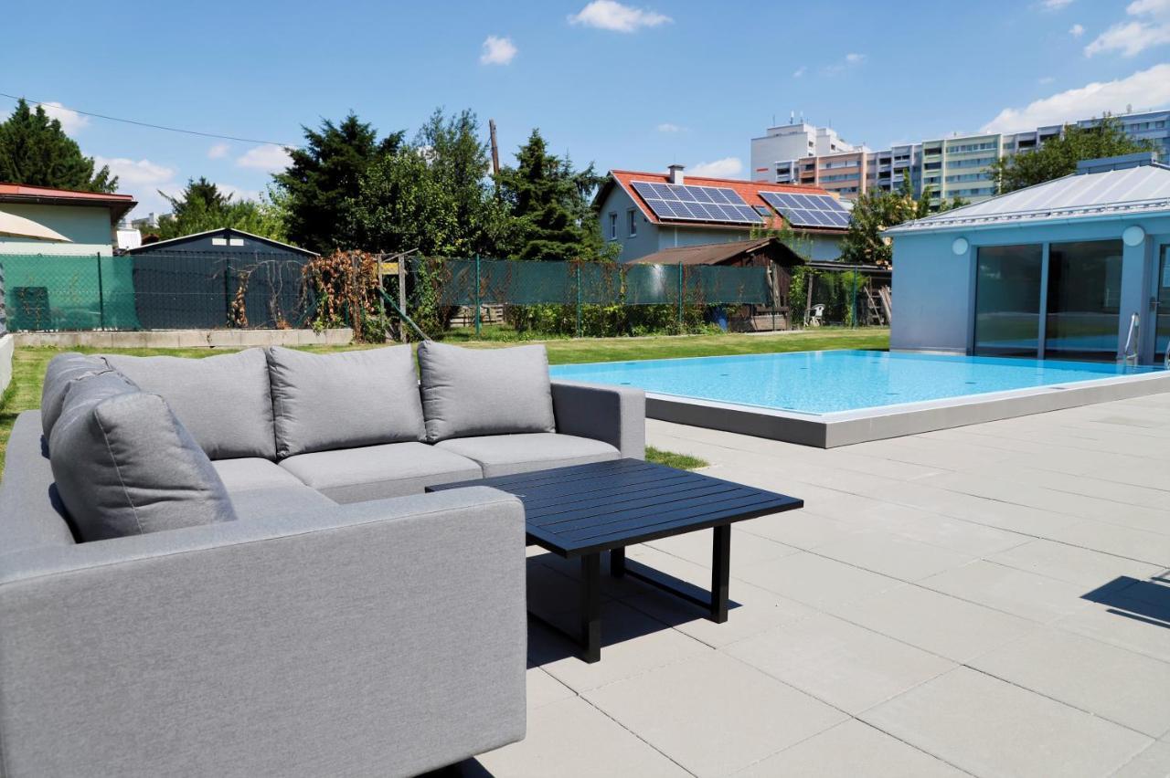 Yellow Flower Apartment With Pool - 5 Min To Lake 비엔나 외부 사진