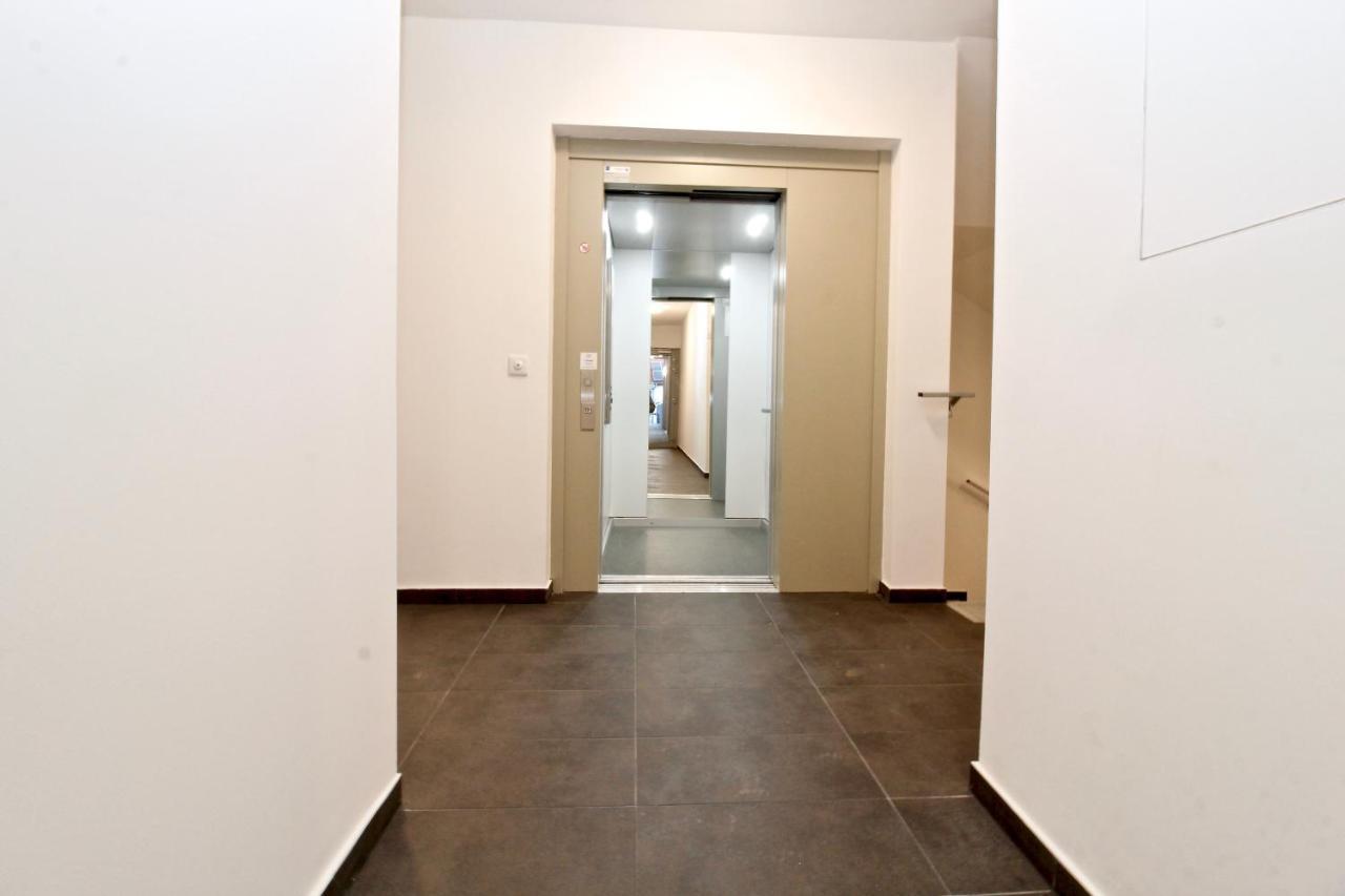 Yellow Flower Apartment With Pool - 5 Min To Lake 비엔나 외부 사진