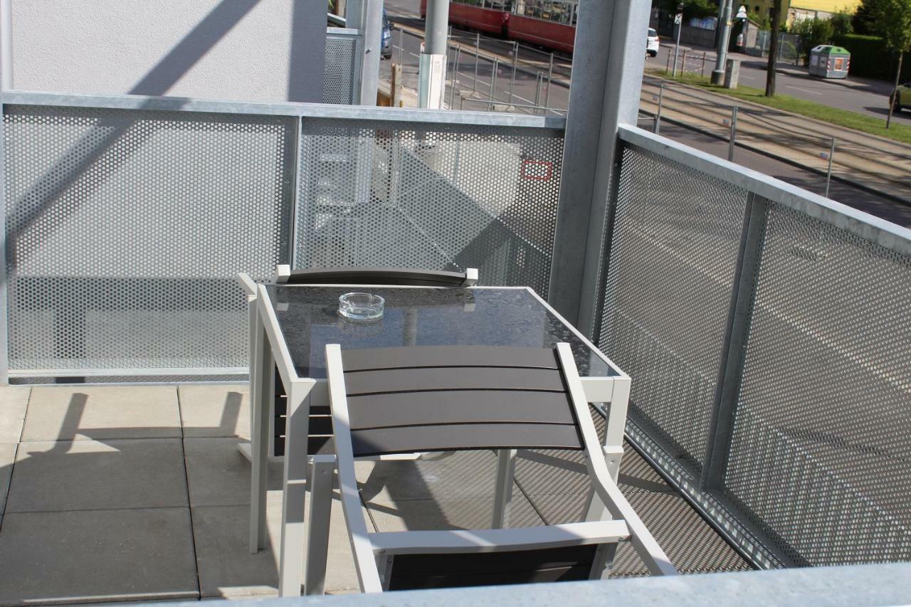 Yellow Flower Apartment With Pool - 5 Min To Lake 비엔나 외부 사진