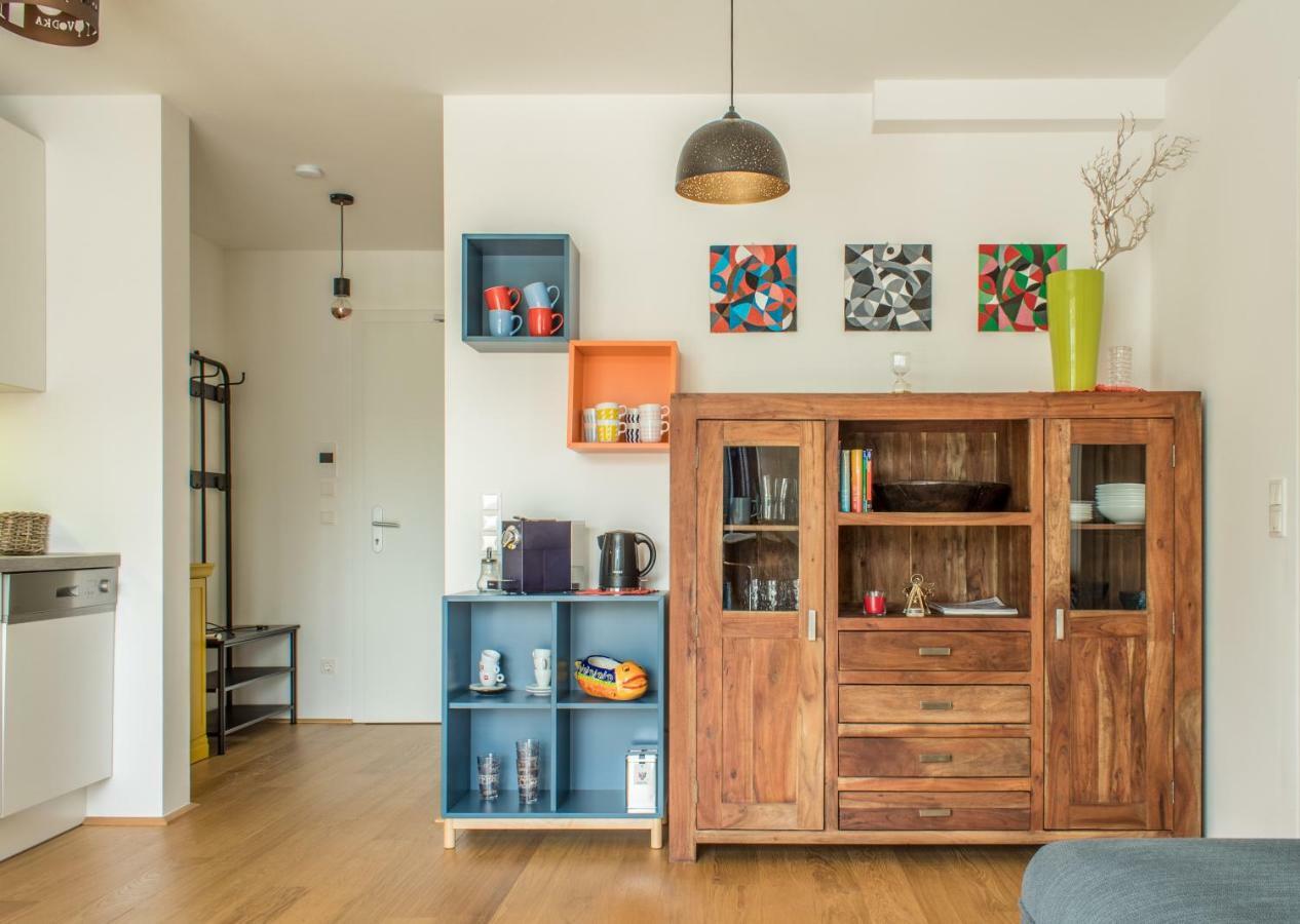 Yellow Flower Apartment With Pool - 5 Min To Lake 비엔나 외부 사진