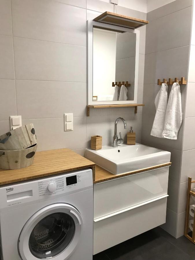 Yellow Flower Apartment With Pool - 5 Min To Lake 비엔나 외부 사진