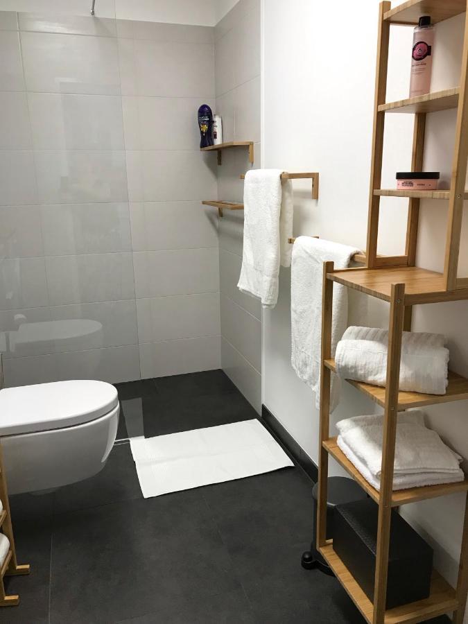 Yellow Flower Apartment With Pool - 5 Min To Lake 비엔나 외부 사진
